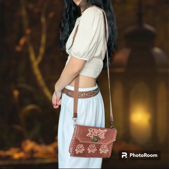 Vintage Y2K Boho Faux Leather Tooled Floral Brown Crossbody Bag - Picture 2 of 5